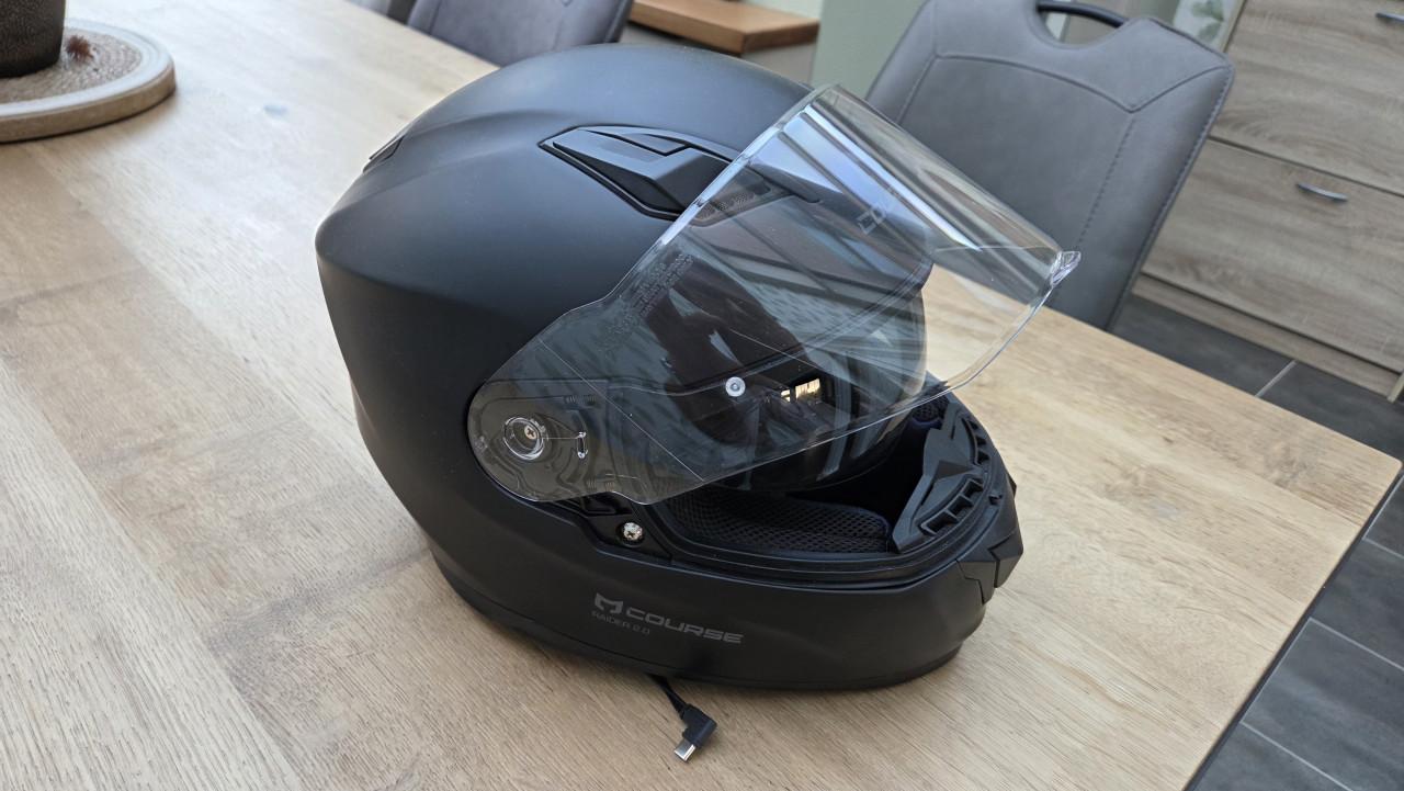 Mooie matzwarte motor, brommer of scooterhelm in nieuwstaat in maat L