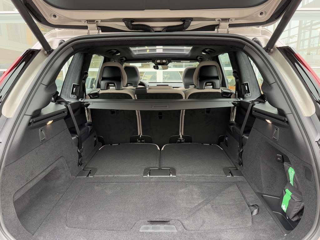 Volvo XC90 t8 awd ultra dark facelift!!