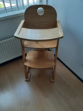 Kinderstoel licht hout