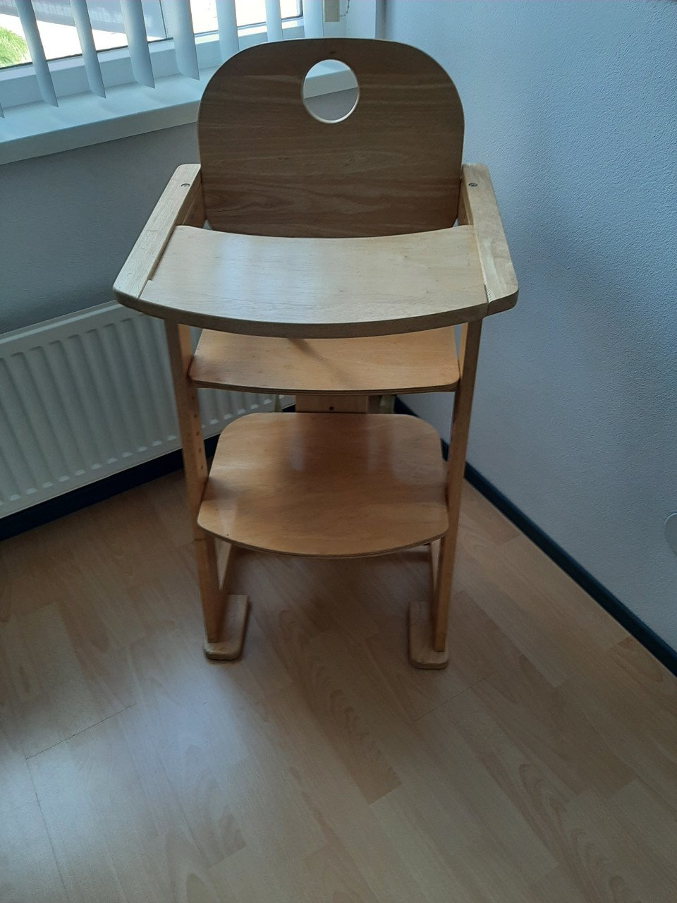 Kinderstoel licht hout