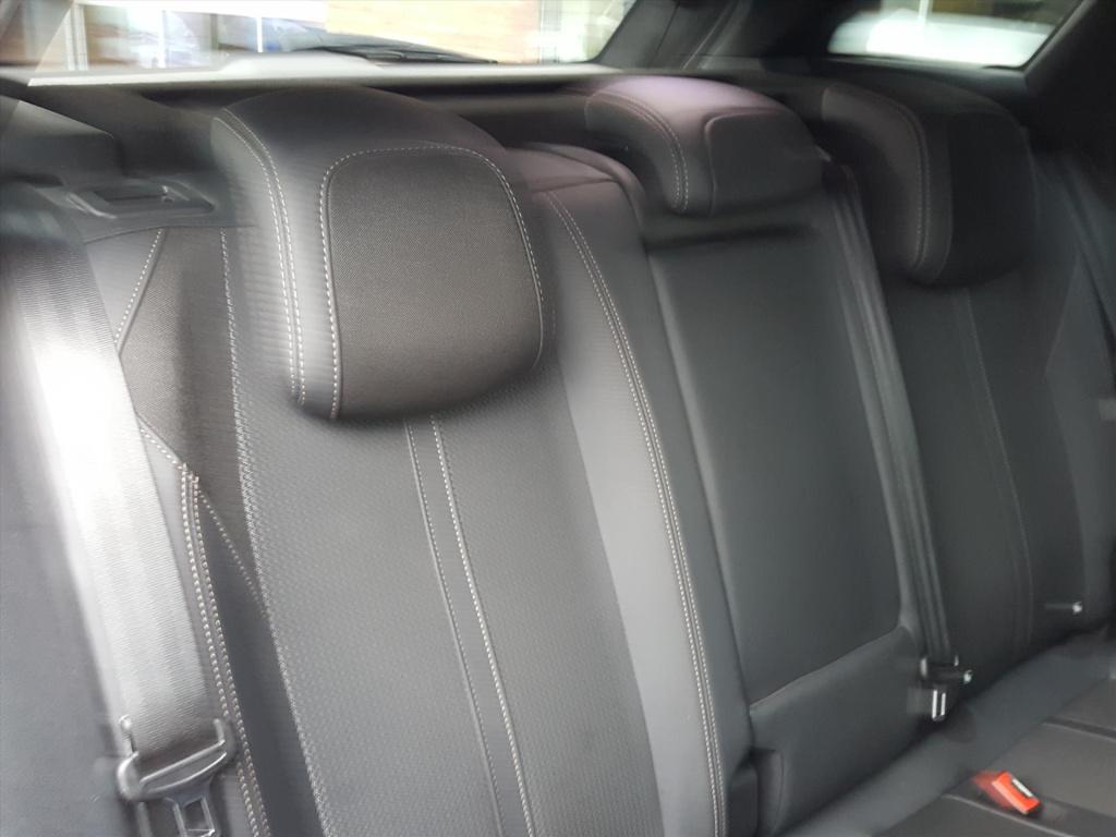 Peugeot 3008 gt 1.2-130pk automaat/eat8 navigatie| trekhaak | apple carplay