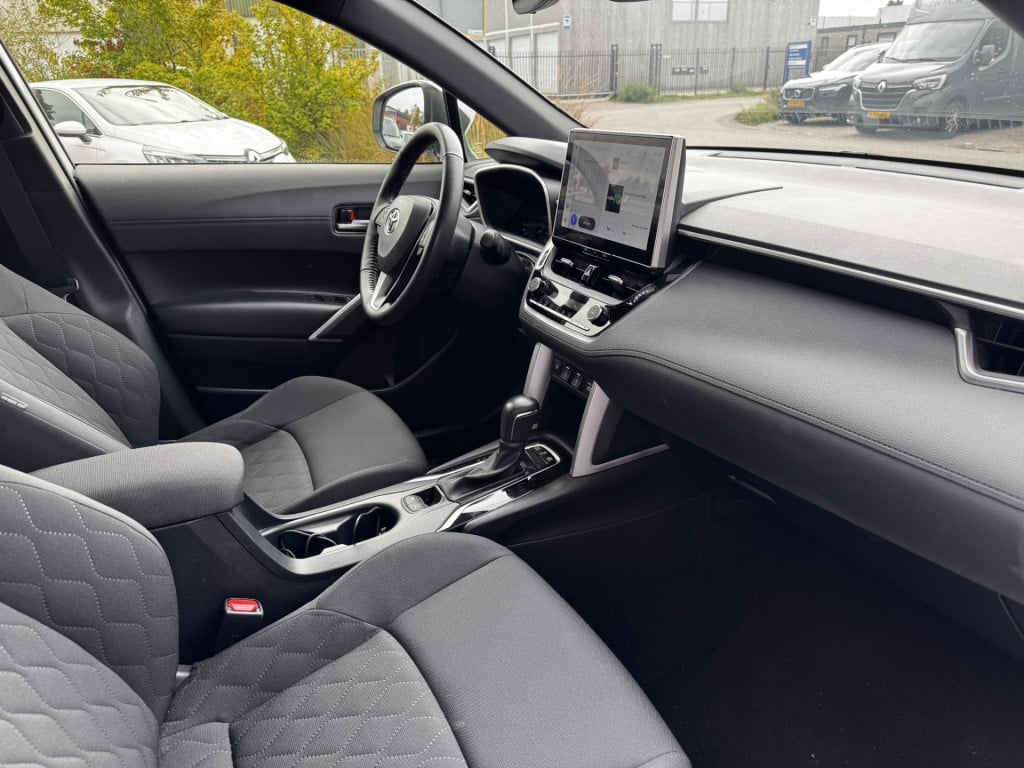 Toyota Corolla Cross 2.0 high power hybrid first edition | apple carplay |