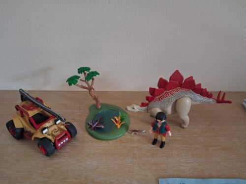 Playmobil explorersvoertuig met stegosaurus setnr 9432