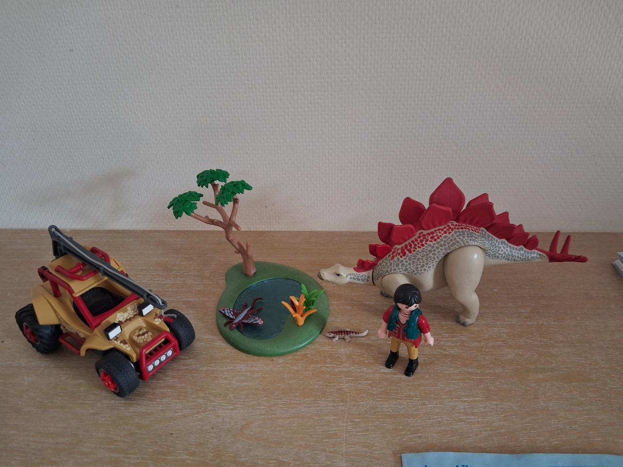 Playmobil explorersvoertuig met stegosaurus setnr 9432