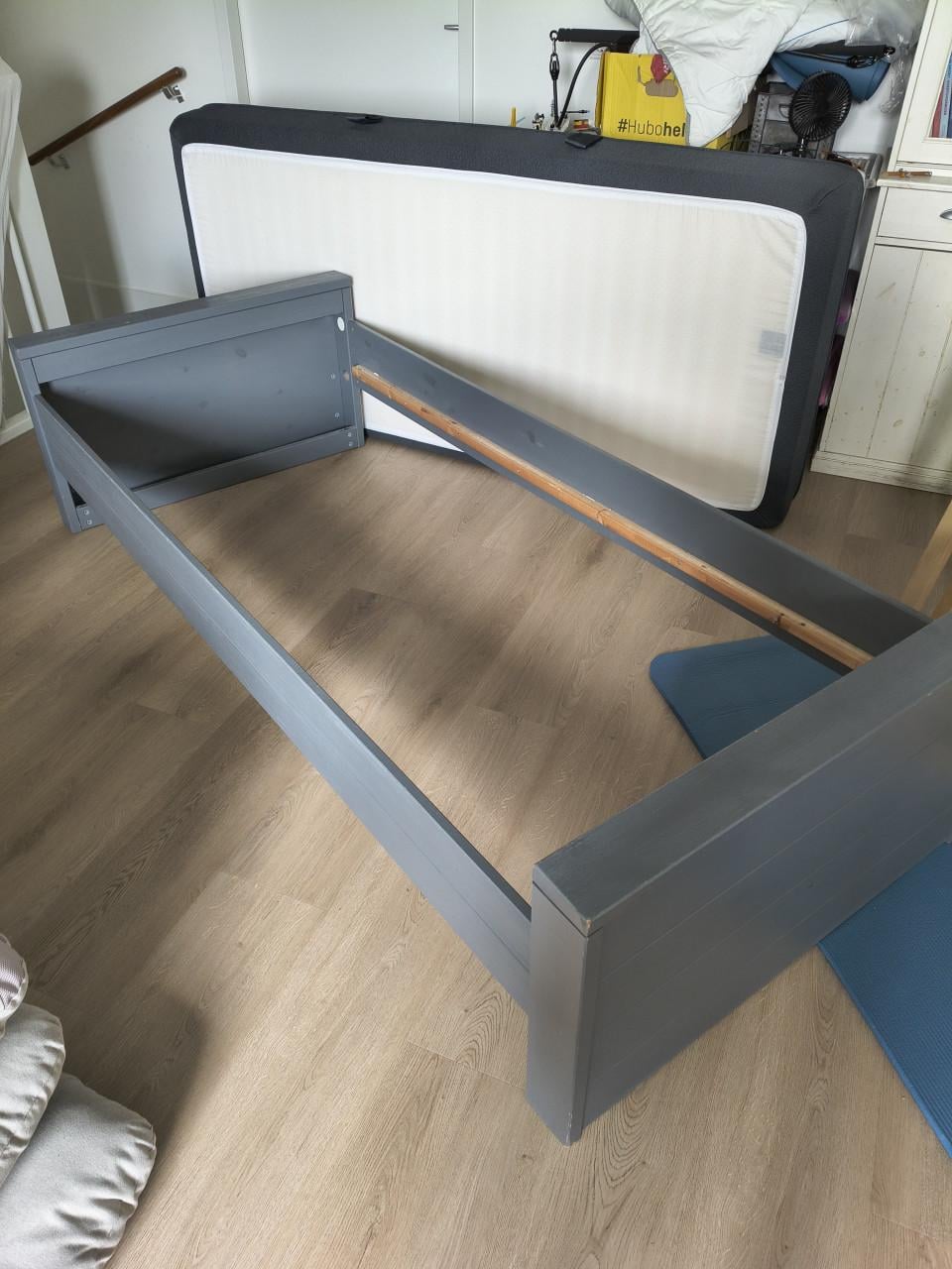 Woood bed staalgrijs 90x200