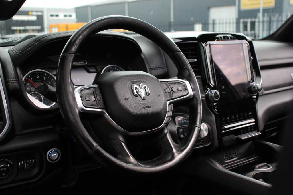 Dodge Ram 1500 5.7 v8 4x4 crew cab laramie verhoogd | harman kardon | leder