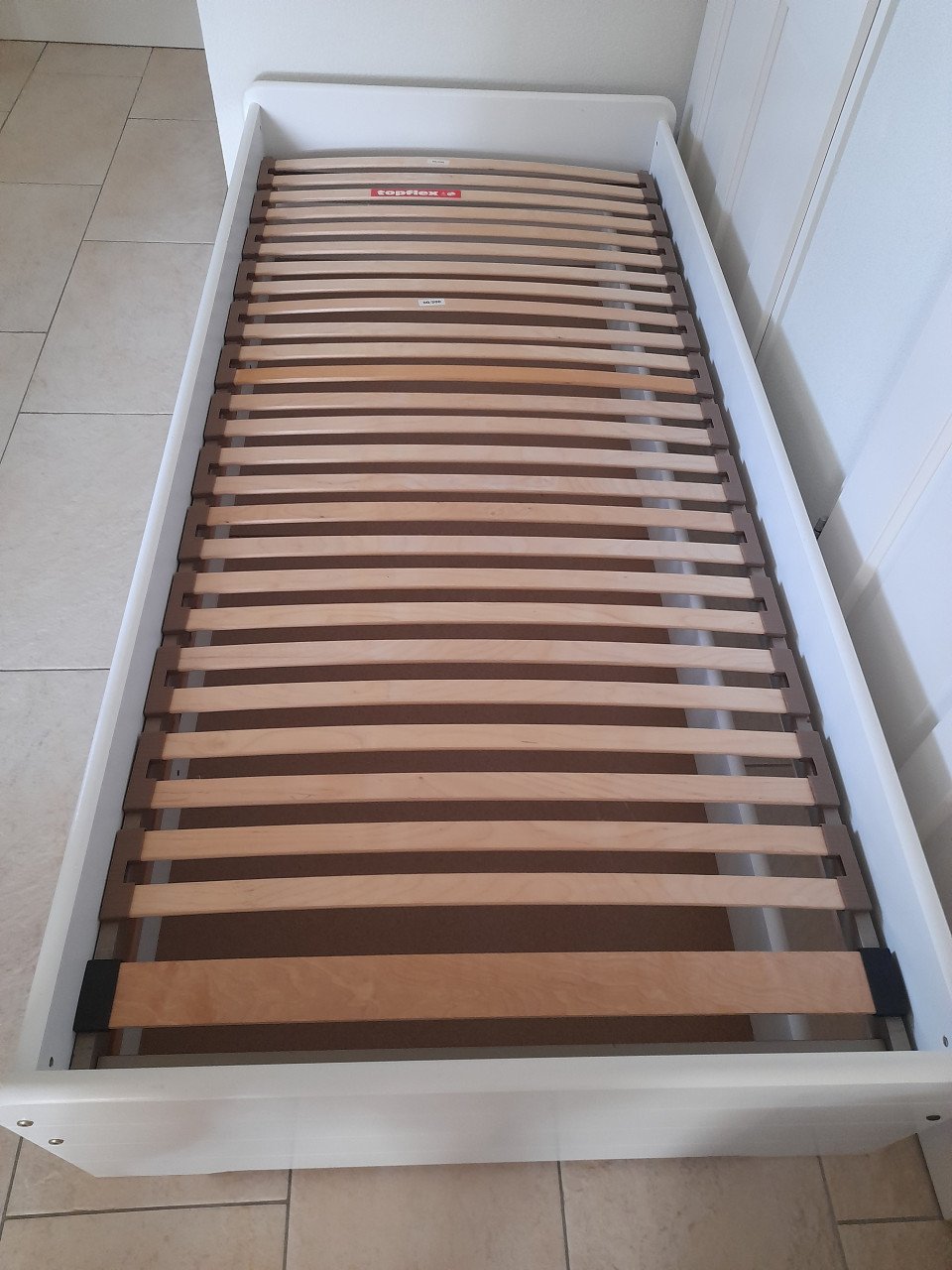 1 persoons bed met lade (in goede staat ) 90 x 200 GERESERVEERD