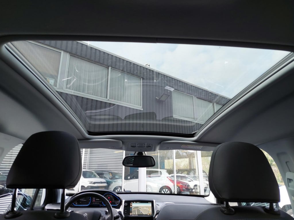 Peugeot 2008 suv 1.2 allure automaat pano/clima/trekhaak
