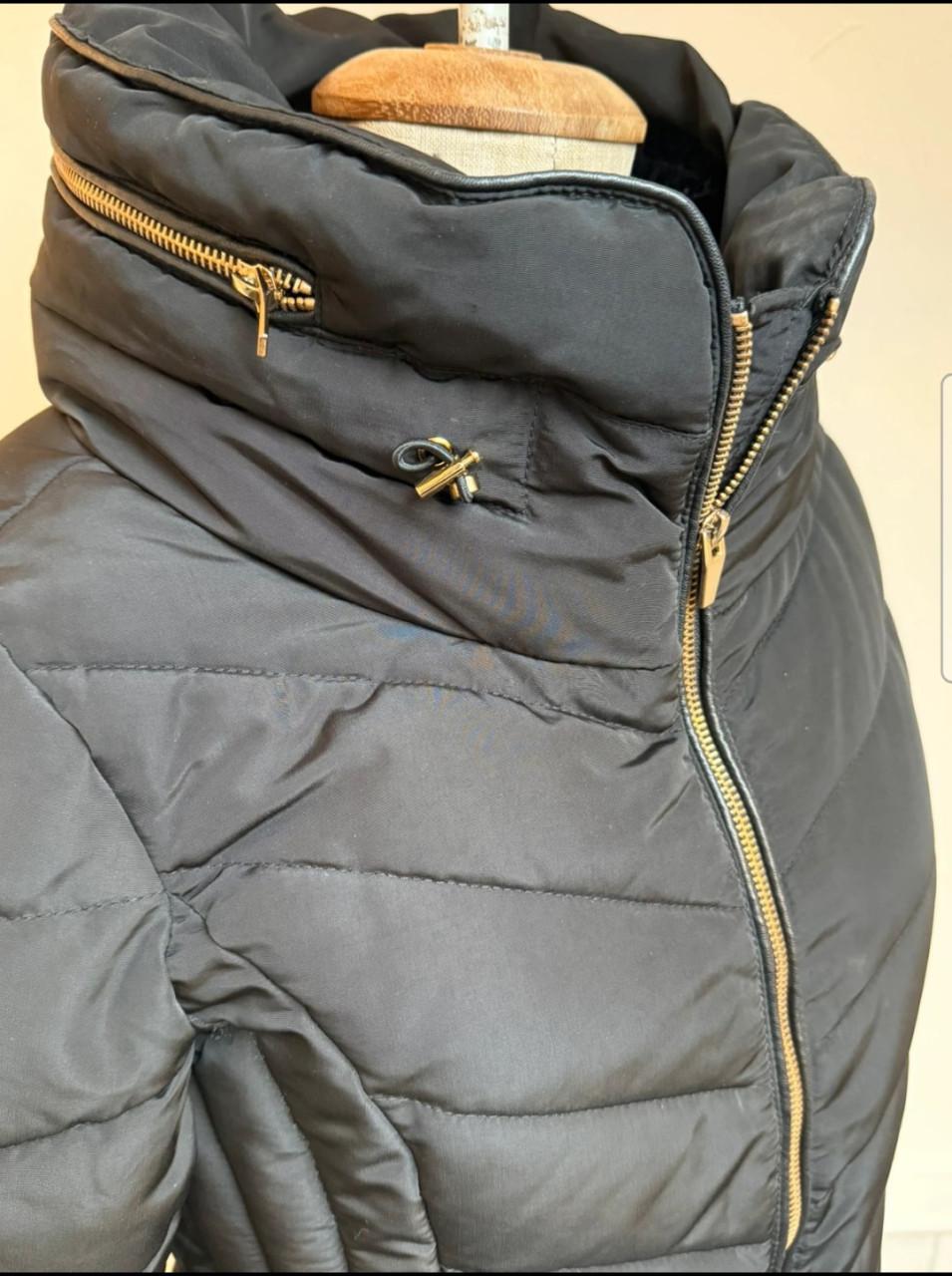 Zwarte winterjas maat 40 merk Zara