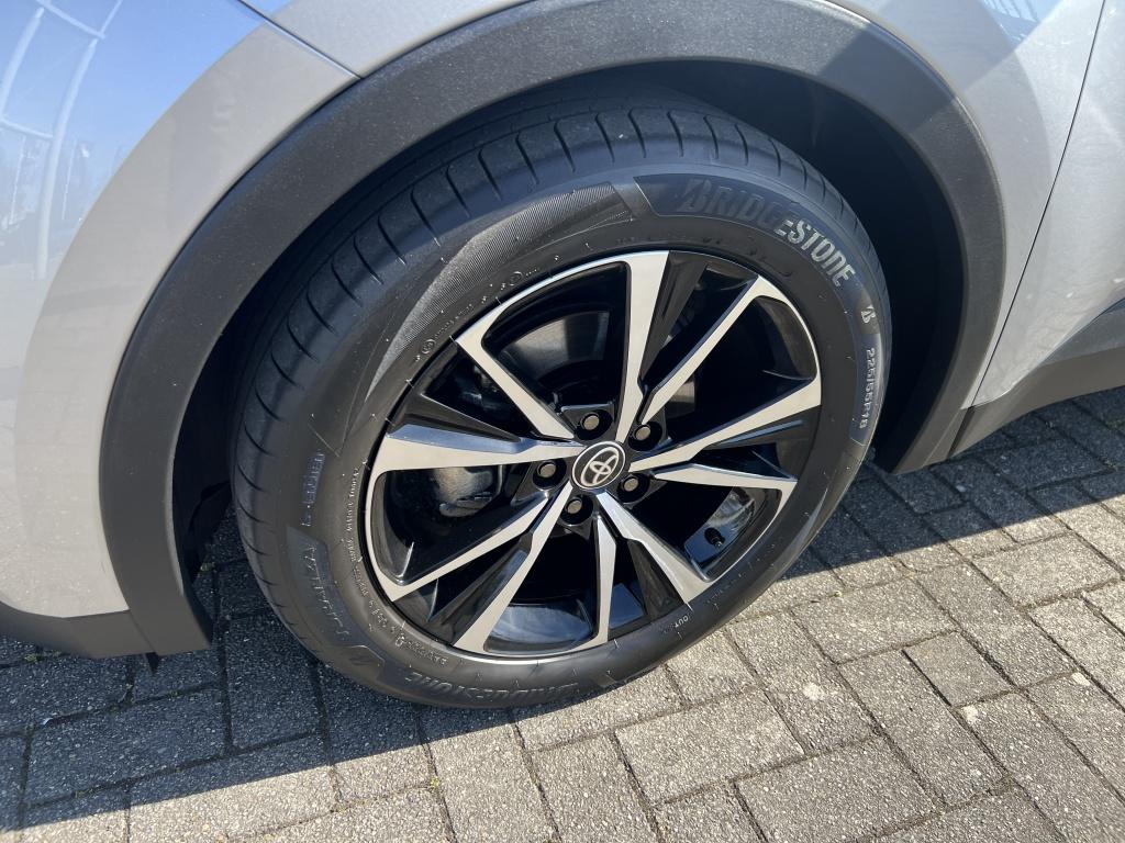 Toyota C-hr 1.8 hybrid 140 dyn