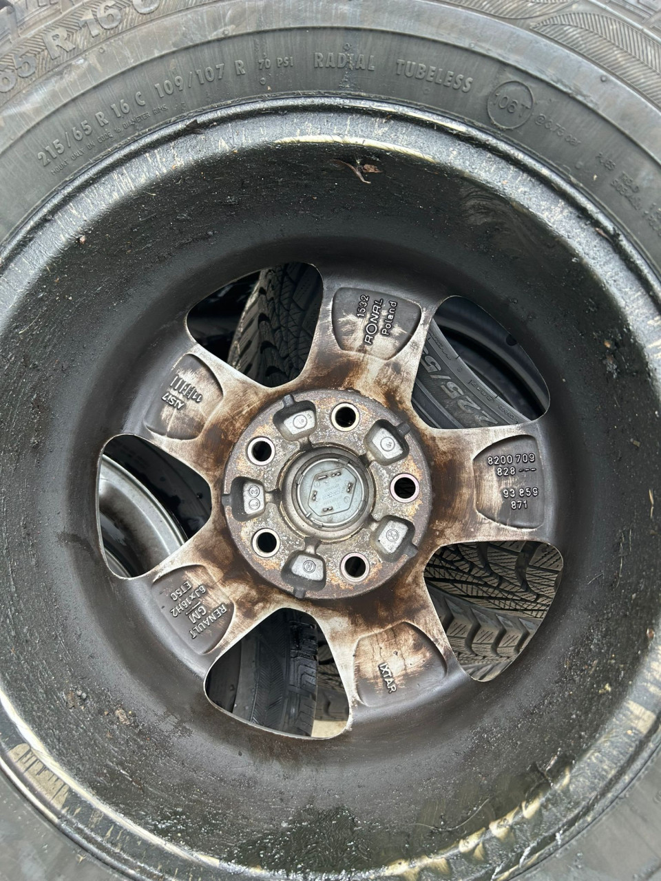 RENAULT ALUMINIUM VELGEN MET TYFOON BUSBANDEN 16C INCH