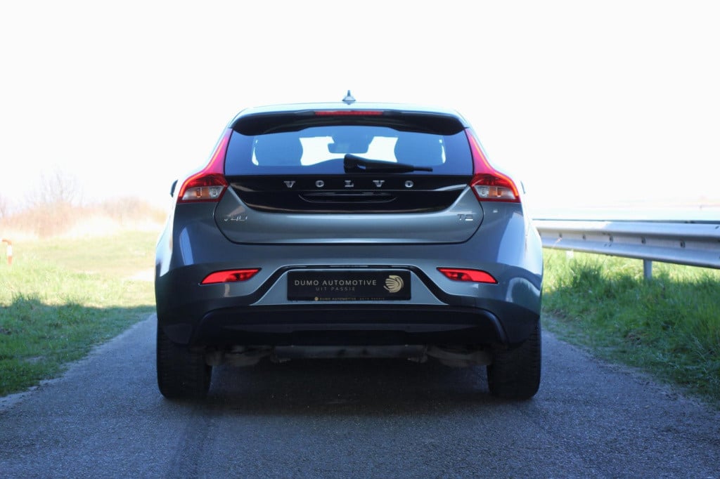 Volvo V40 2.0 t2 momentum - full led - navi - clima - half leder - 1e eig -