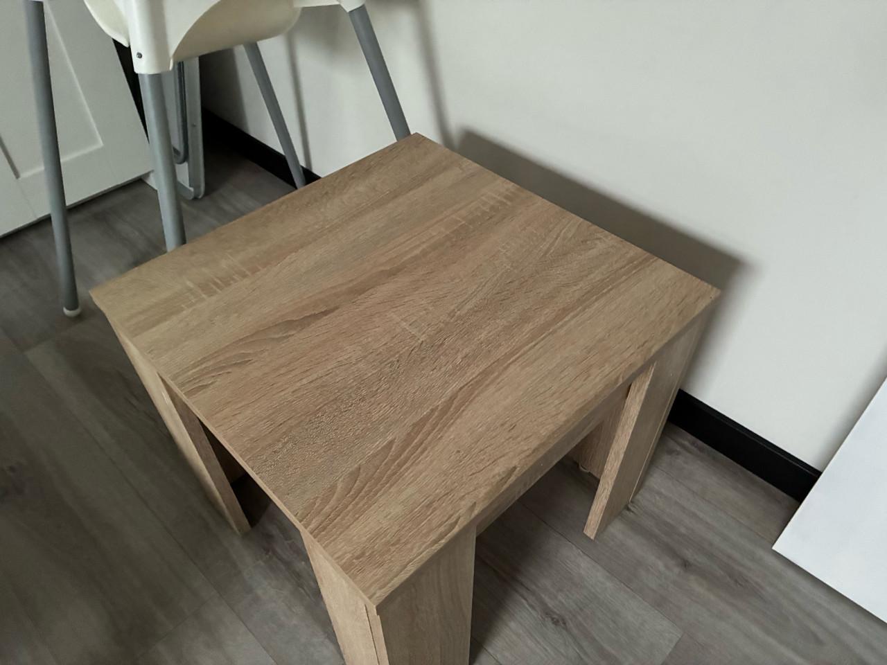 2 tafeltjes in zeer goede staat