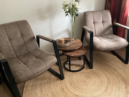 2 fauteuils - kleur Stone met zwart metalen frame