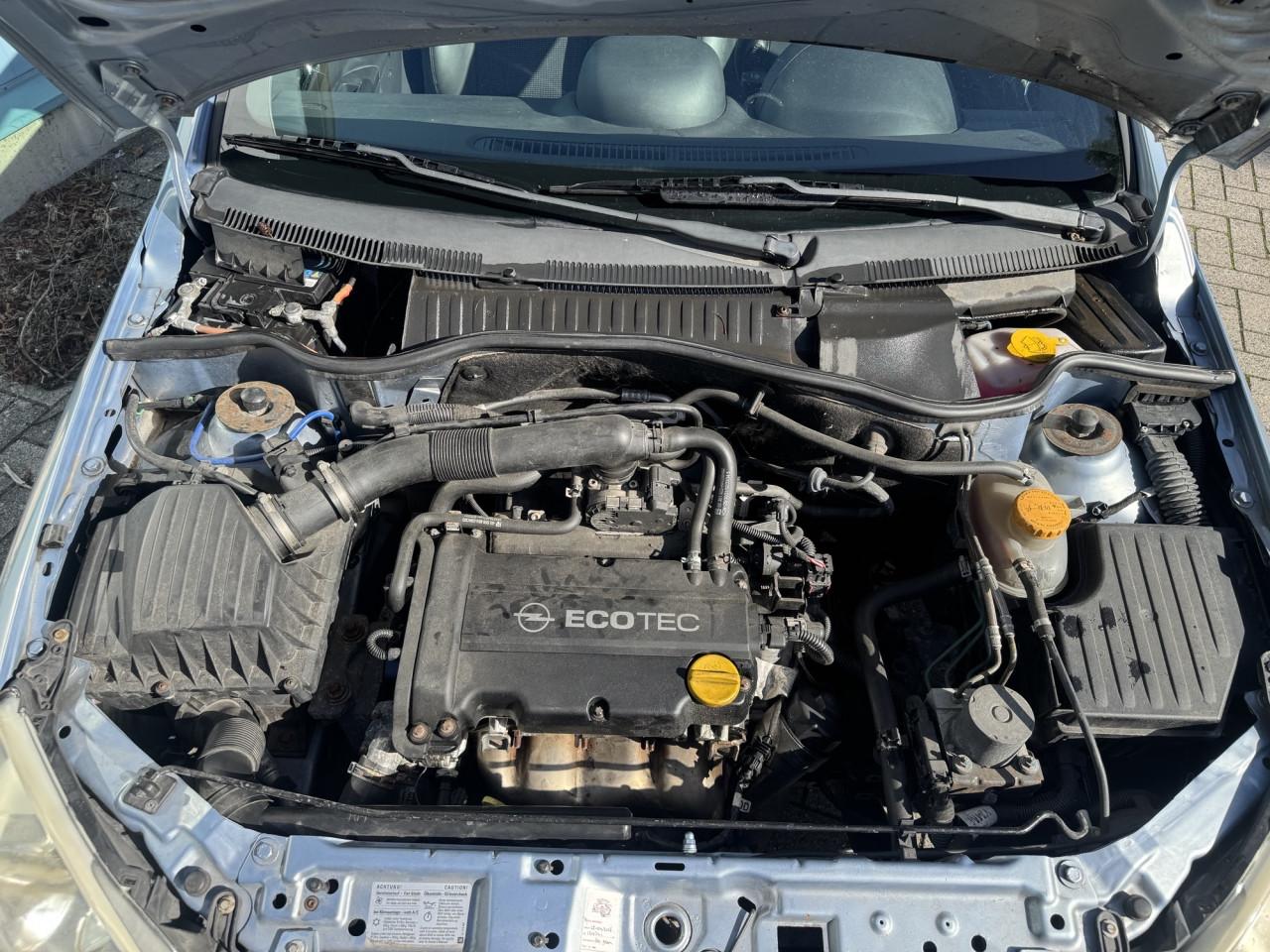 Leuke Opel Tigra 2005 met slechts 124.000 KM