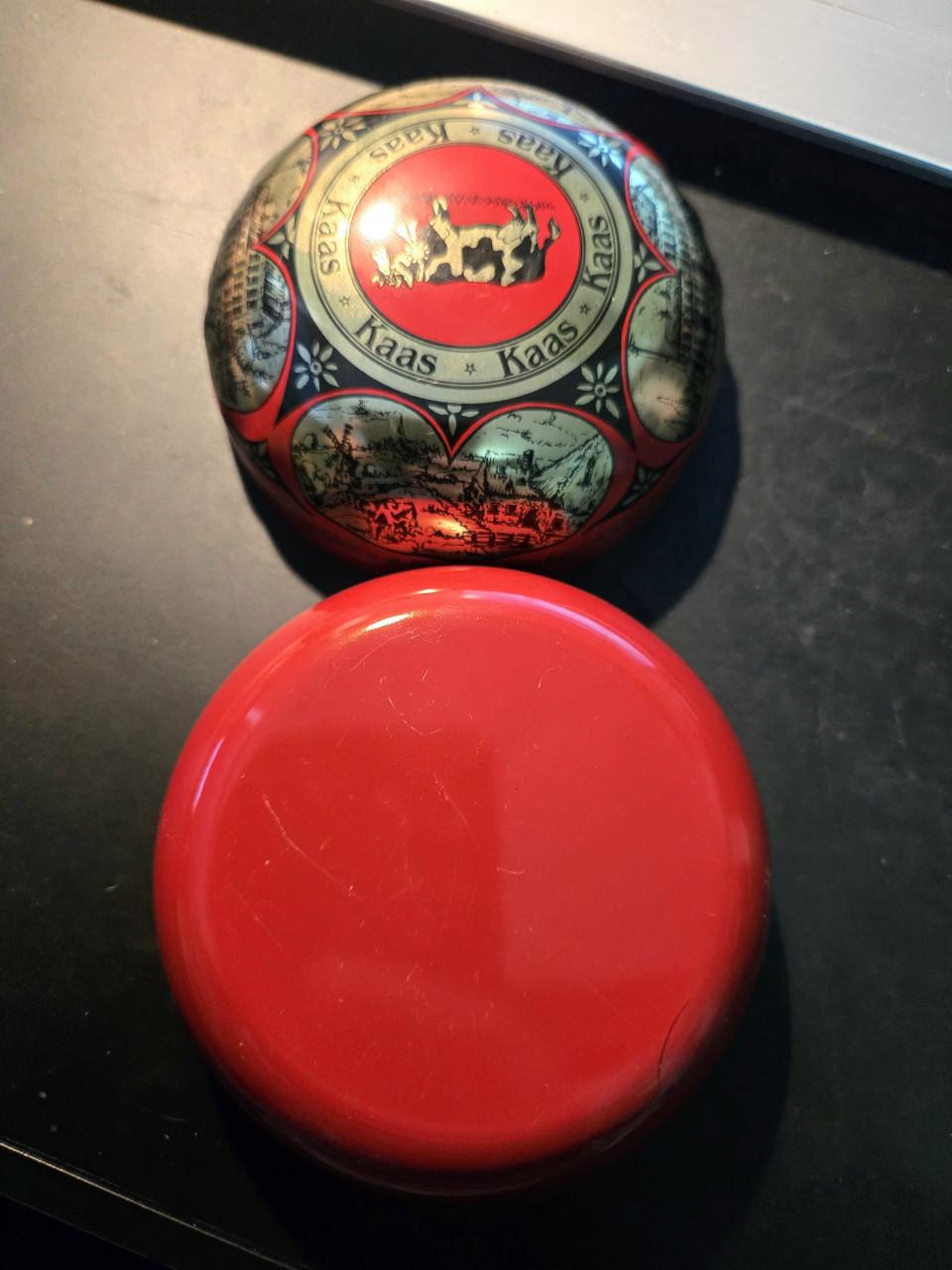 Decoratief, rond blik voor Hollandse kaas  Leeg.  Ø8.5 cm