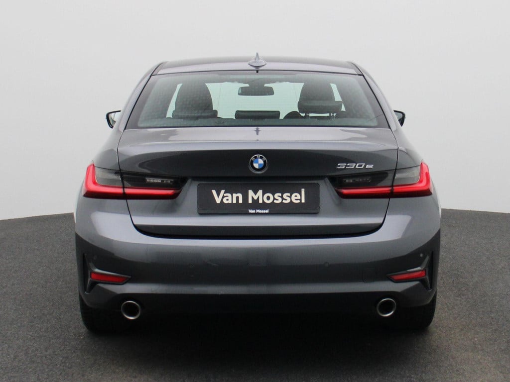 BMW 3-serie 330e | automaat | navigatie | half-leer | adaptive cruise contr