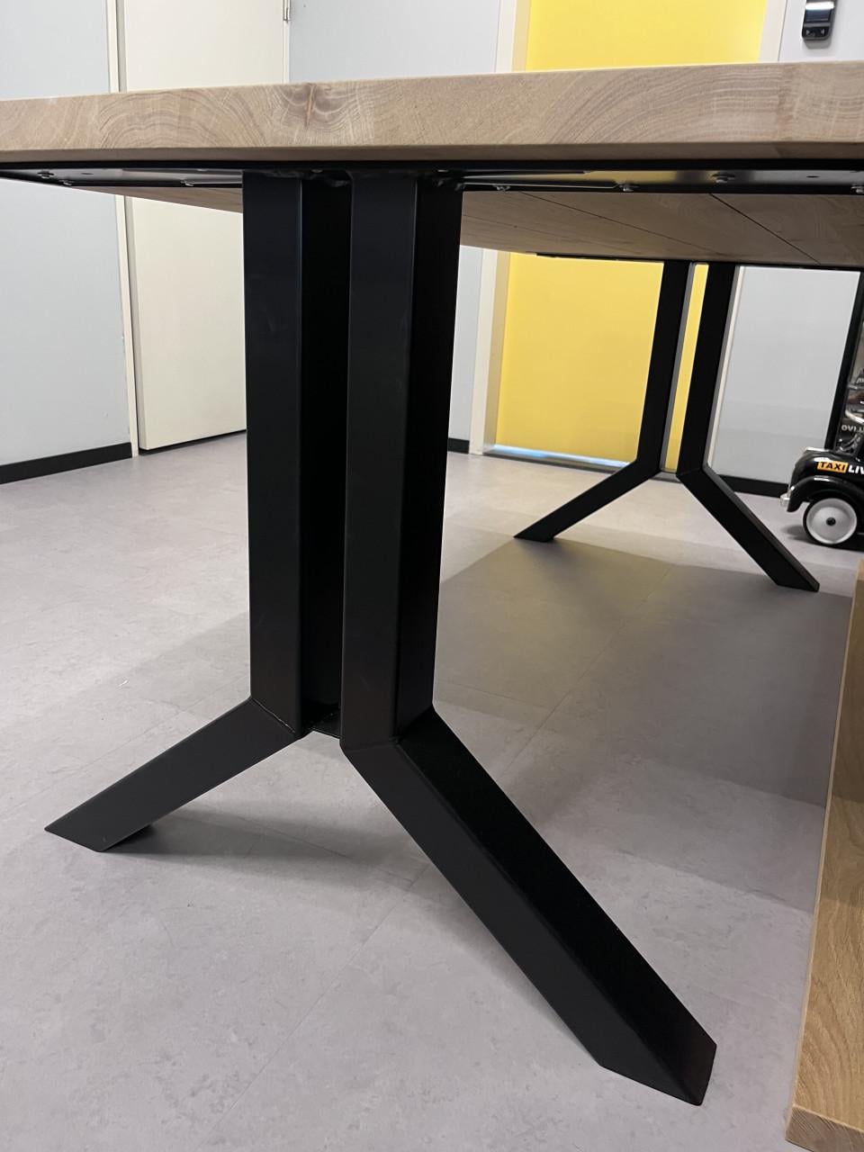 Authentieke houten tafel