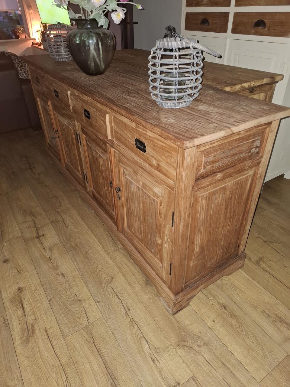 Groot teak houten dressoir