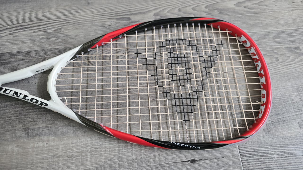 Dunlop Predator 50 Squashracket inclusief draaghoes