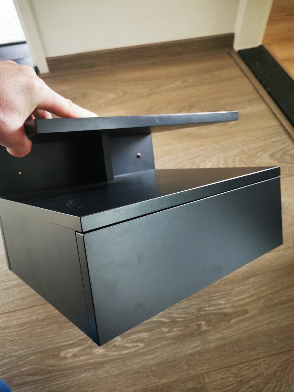 2x hangend nachtkastje