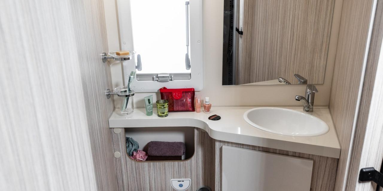 Elnagh T-Loft 530 - Lengtebedden - Automaat - 5-persoons - 2024