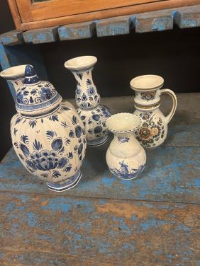 Delfts blauwe potten en vazen.