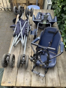 Gratis op te halen, 2x fietsstoeltje en buggie.
