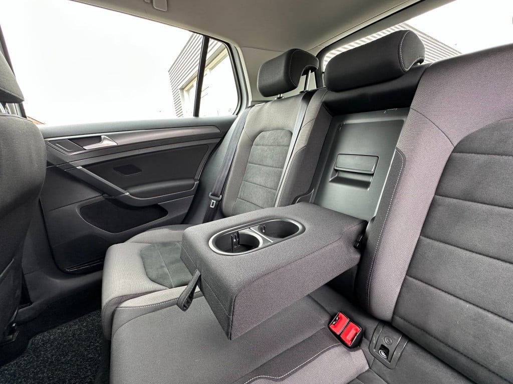 Volkswagen Golf 1.5 tsi comfortline business dsg pdc navi carplay