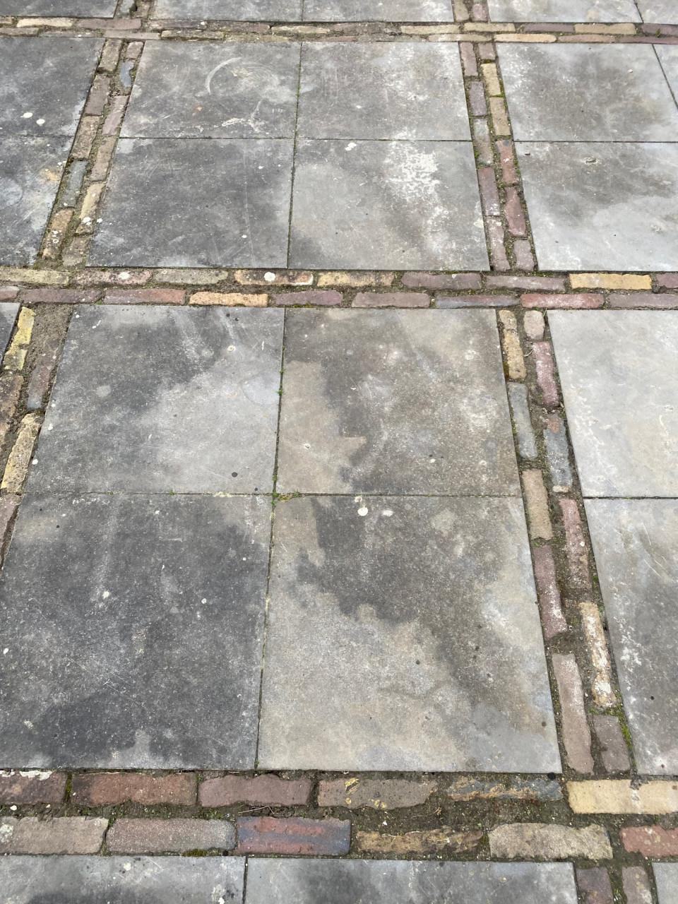 Te koop Chinees hardsteen tgels 50 bij 50 cm Bluestone