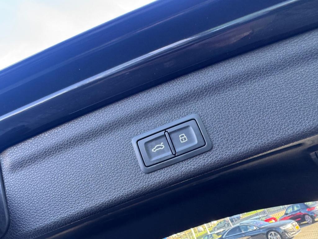 Audi Q3 35 tfsi 3x s line * matrix led * keyless * stoelverwarming