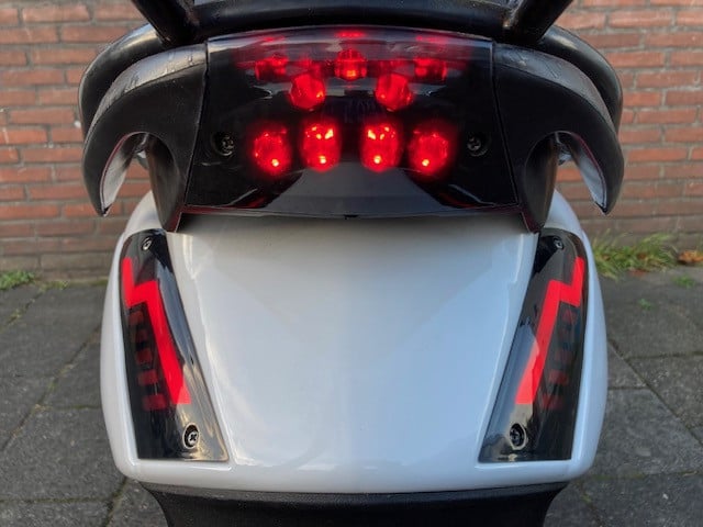 MOOIE VOLLE PIAGGIO ZIP 4 TAKT SNOR SCOOTER ! BOUWJAAR 2014