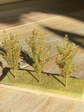 Kralenboompjes op schaal Ho-spoor