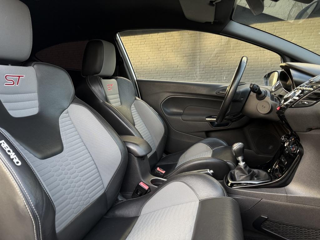 Ford Fiesta 1.6 st // nieuwe motor + koppeling, distributie en grote beurt 