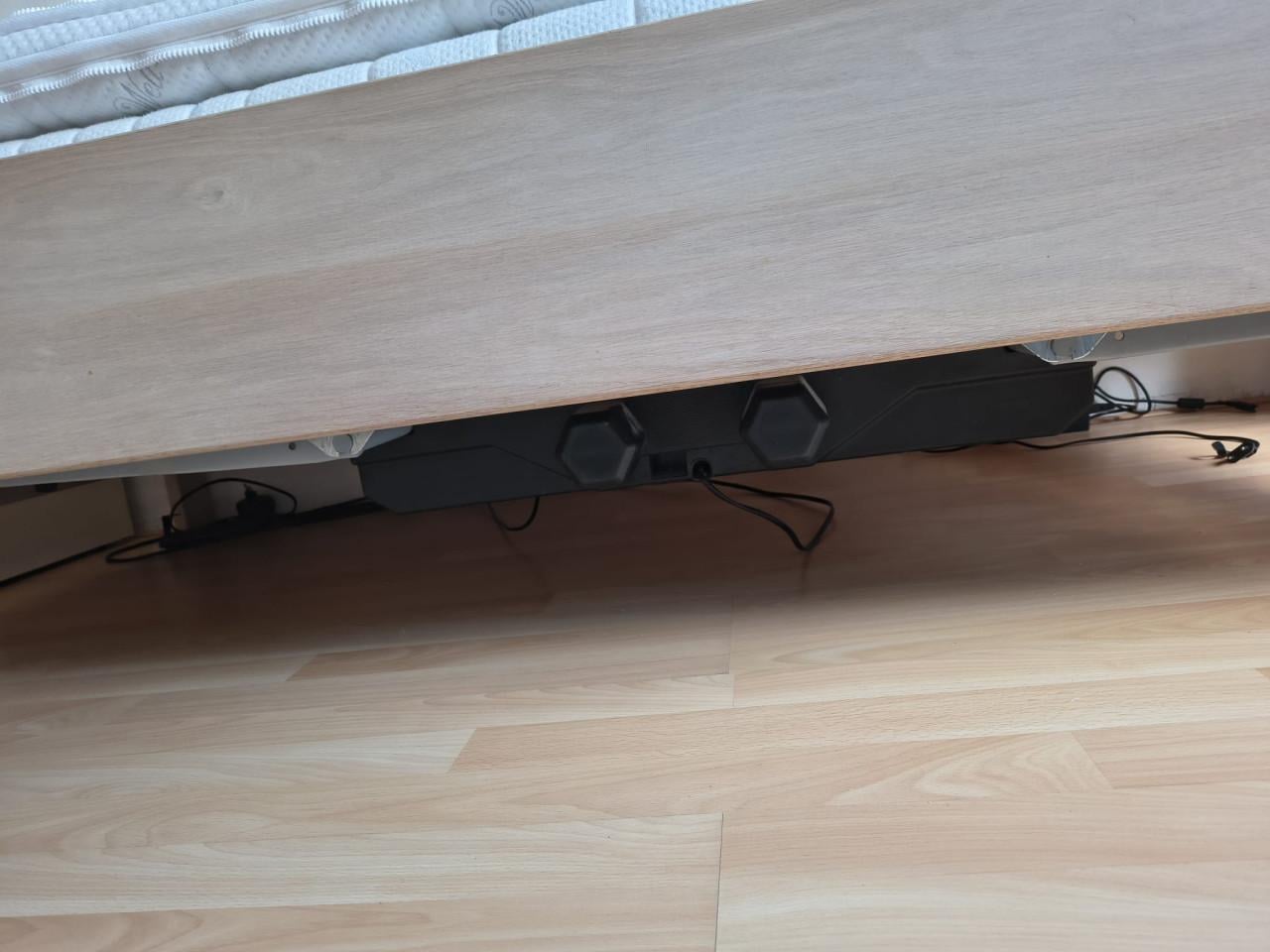 1 persoons bed (200x90cm) met elektrisch verstelbare bedbodem