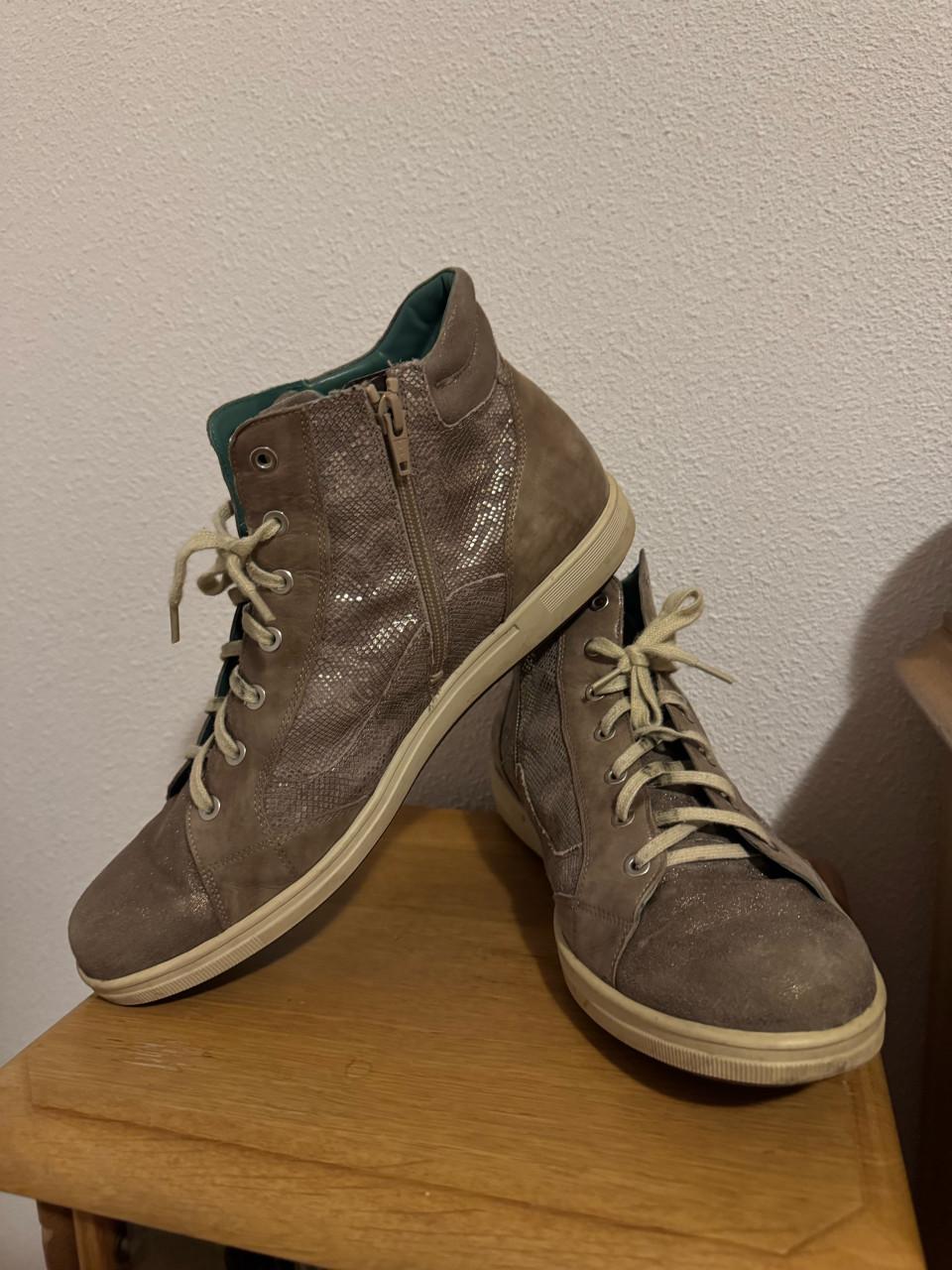 Hoge damesschoenen van Durea, maat 43 h