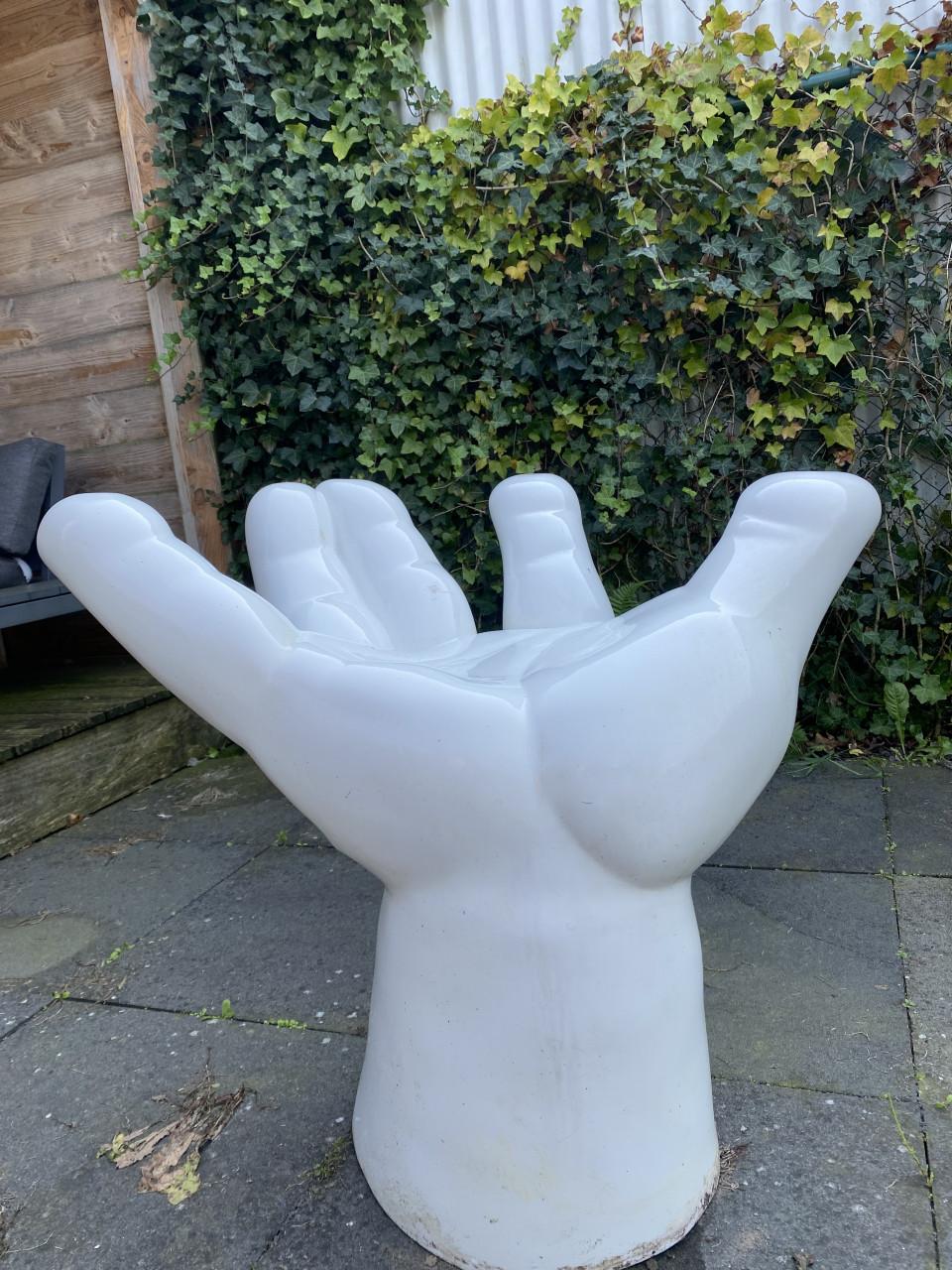 Wit beeld van grote hand