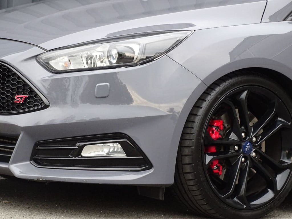 Ford Focus wagon 2.0 st-3 250pk | camera | recaro | 19"