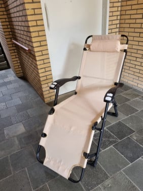 2 verstelbare tuinstoelen / relaxstoelen / ligbedden