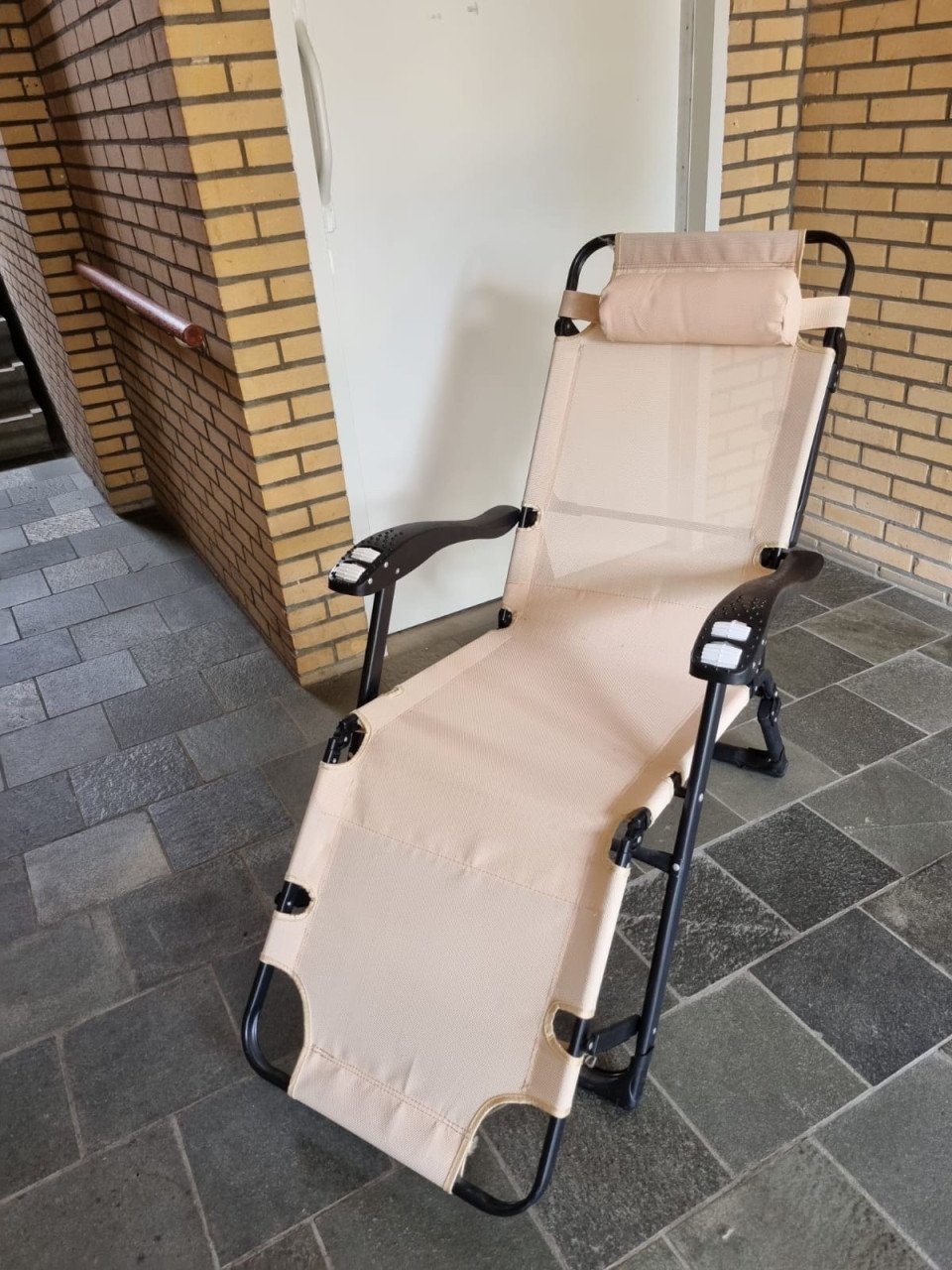 2 verstelbare tuinstoelen / relaxstoelen / ligbedden