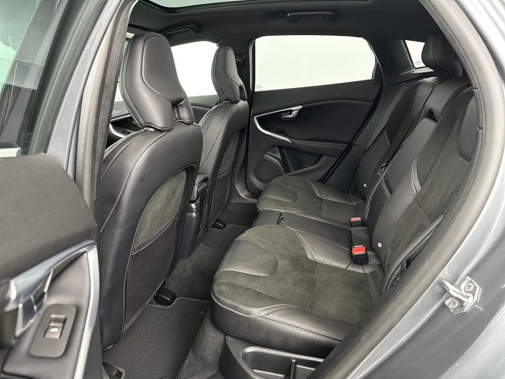 Volvo V40 t3 153pk aut6 polar+ sport| panodak| camera| h&k sound| trekhaak