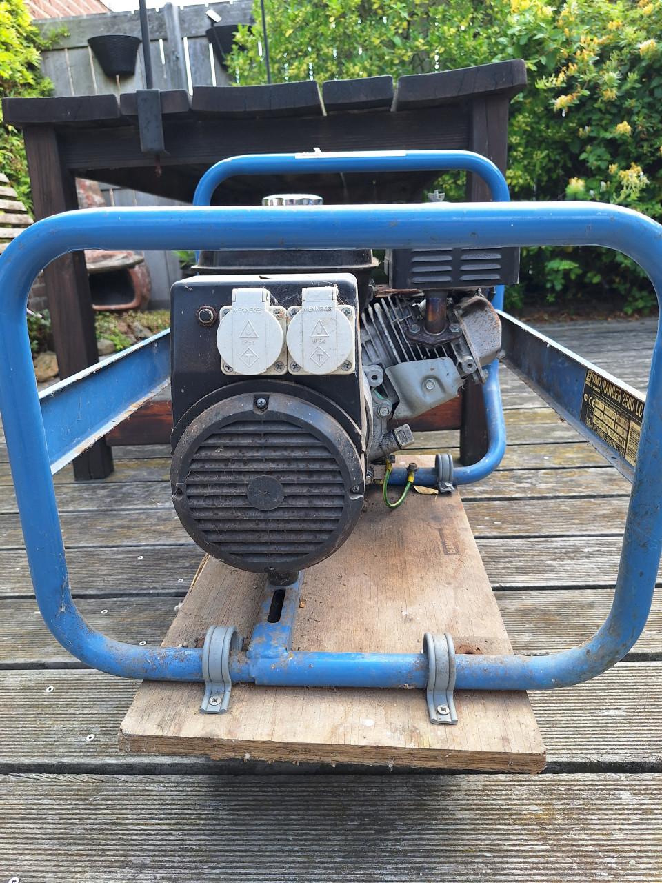 Stroomaggregaat 2,1 kw 4 takt Honda motor!