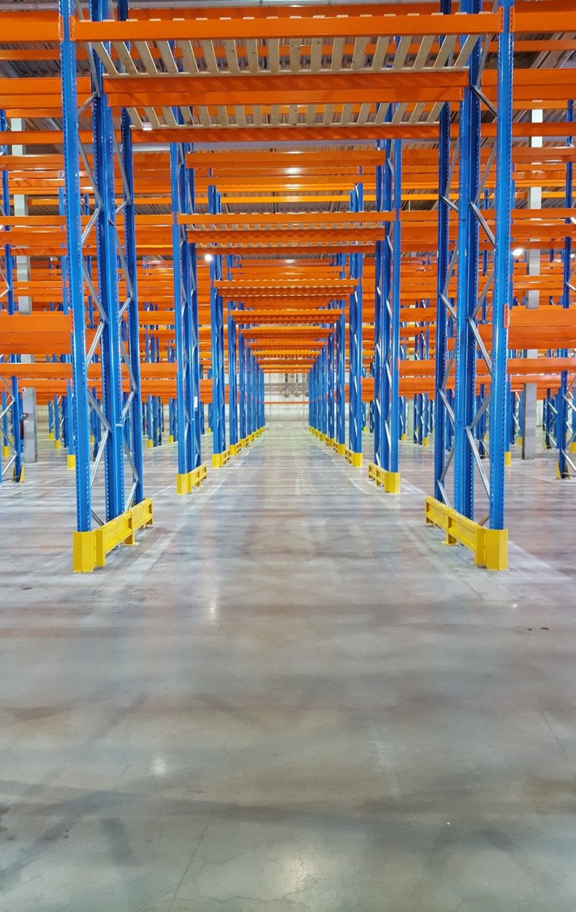 Magazijninrichting: stellingen geschikt voor de opslag van landbouwmachines
