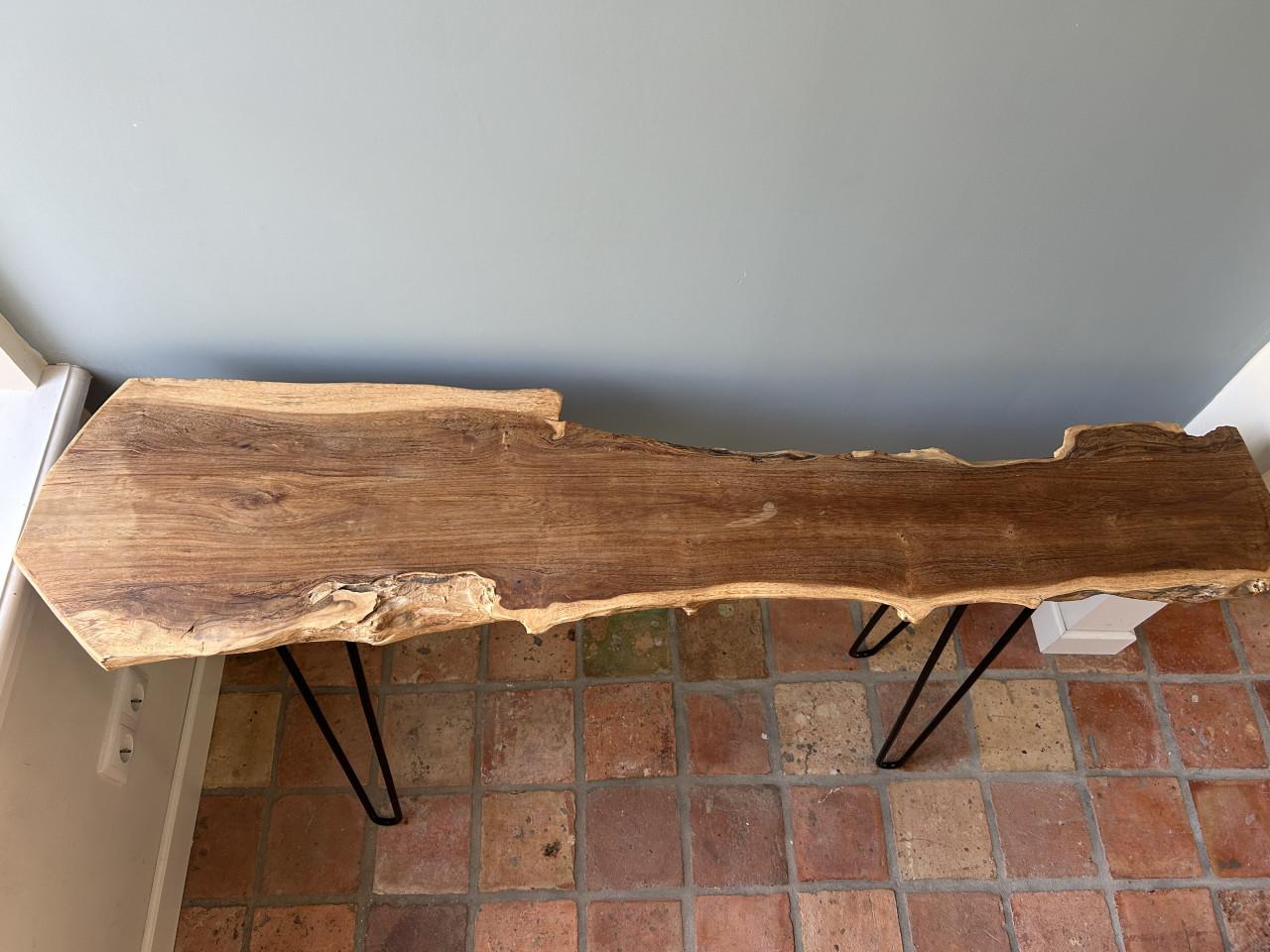 Unieke teakhouten sidetable met haarspeldpoten