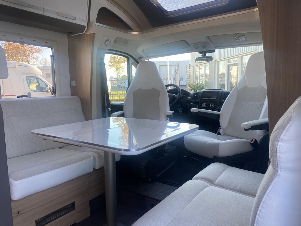Adria Onbekend matrix 670dl luxe gezinscamper vol comfort en vrijheid! zate