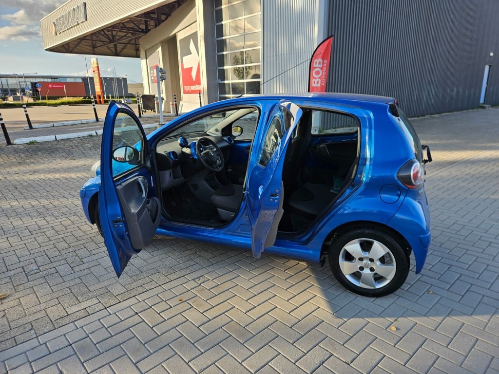 Toyota Aygo 1.0-12v dynamic blue / nl auto / nap