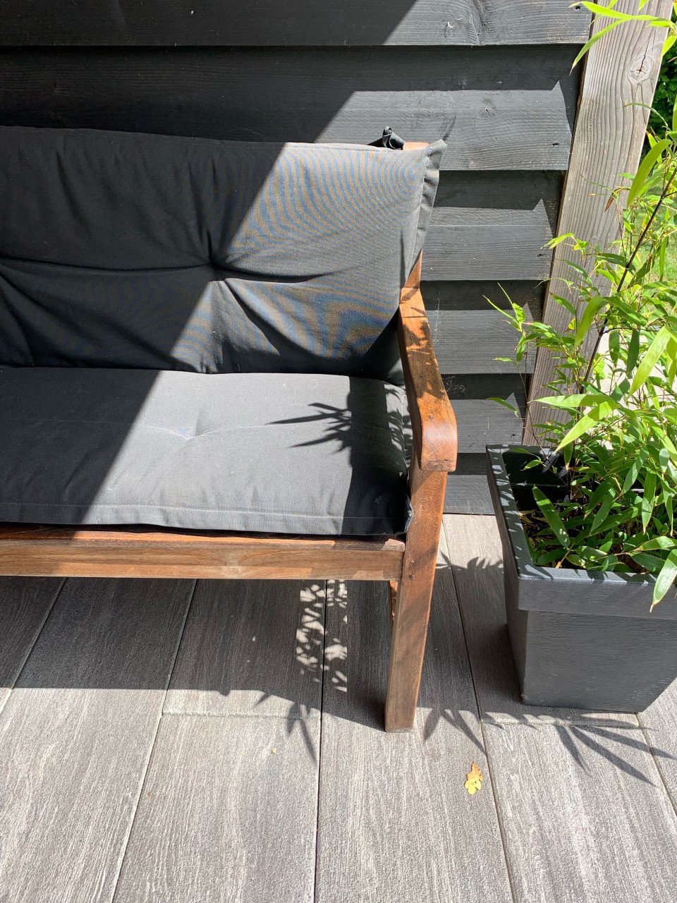 Teak bank  plus kussens.