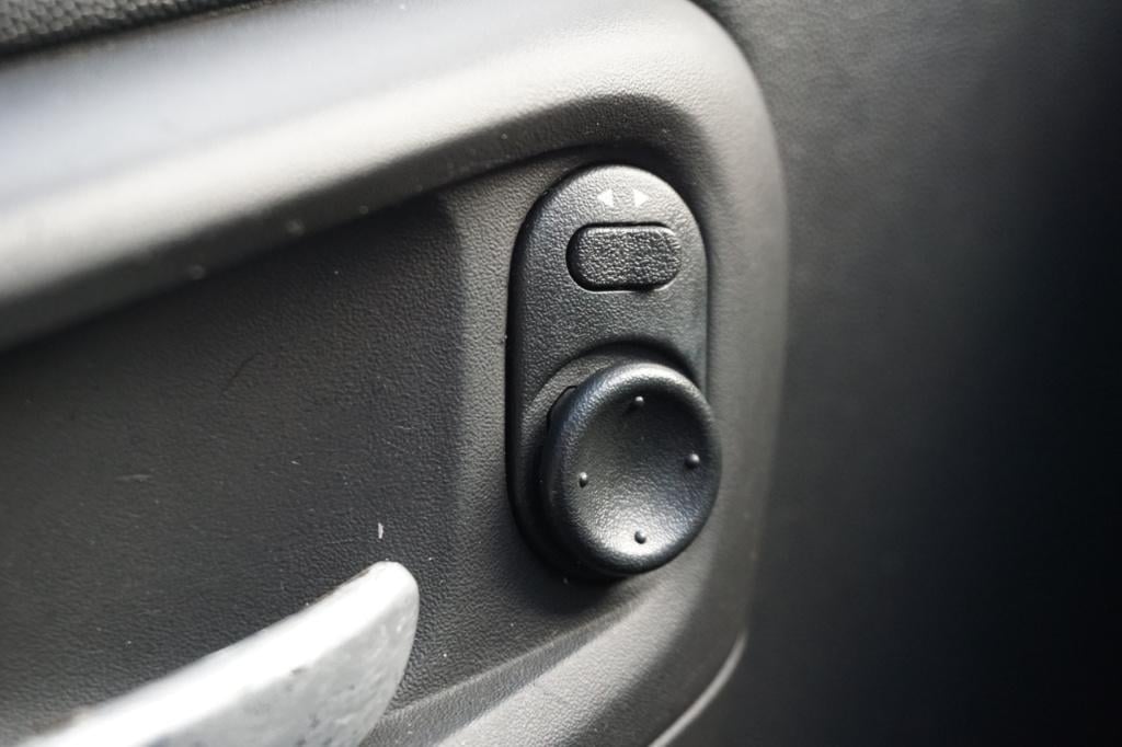 Opel Corsa 1.2-16v silverline airco / elektr. ramen / parkeersens. / lm vel