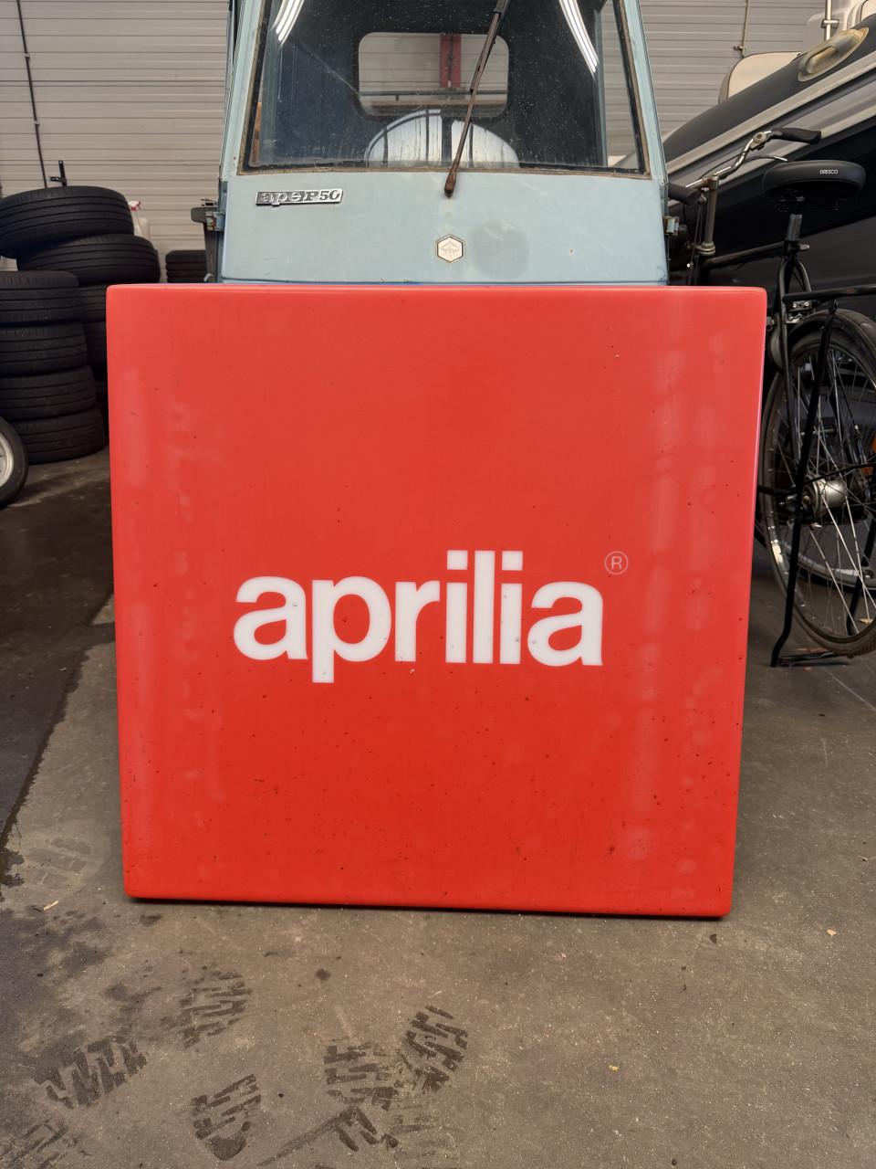 Vespa Aprilia en Piaggio reclame borden