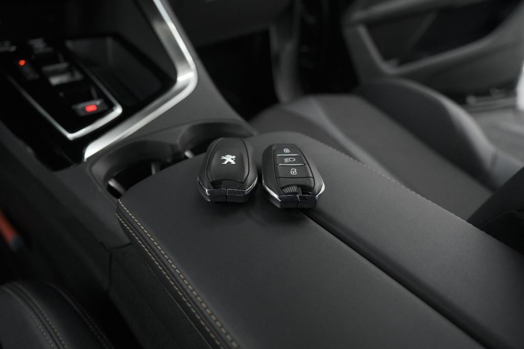 Peugeot 5008 hybrid 136 e-dcs6 gt | camera | dodehoekdetectie | navigatie |